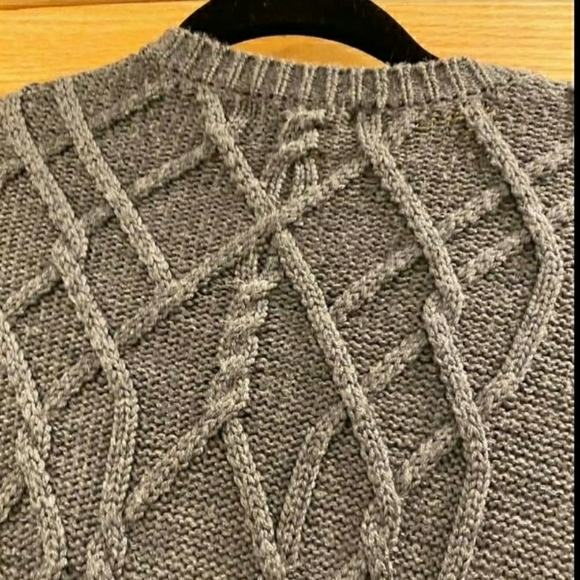 A. MOSS Sweater cap - Picture 14 of 16